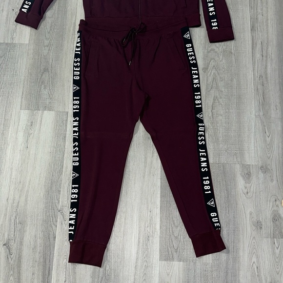 Men Guess Sweatsuit - Picture 3 of 7